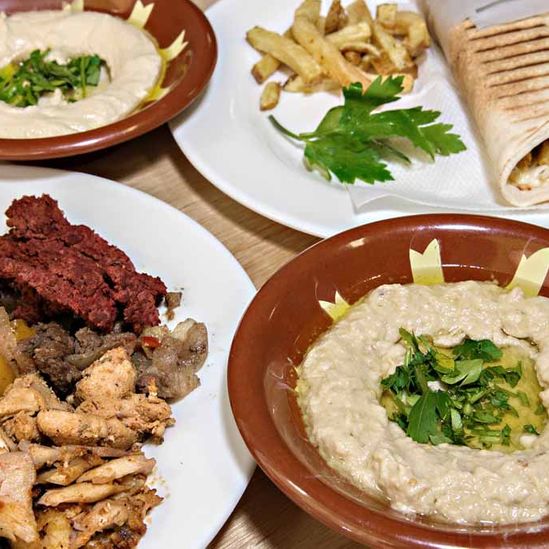Shawarma. Humus - Libanon Il Achdar